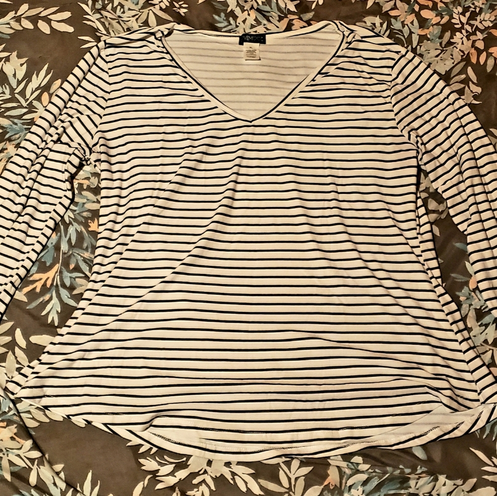 Lovemood long sleeve striped vneck